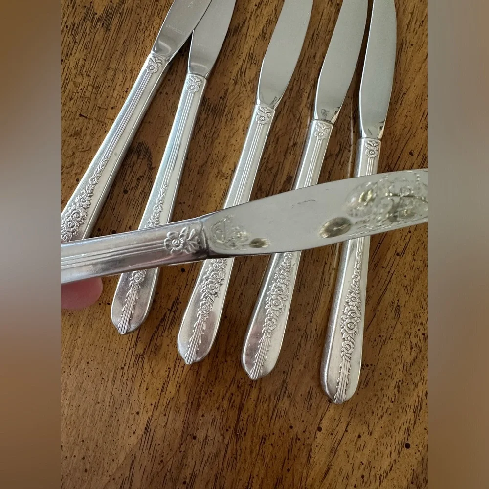 Vintage Nobility, silver plate 1939 Royal Rose Knives set of 6. Preowned